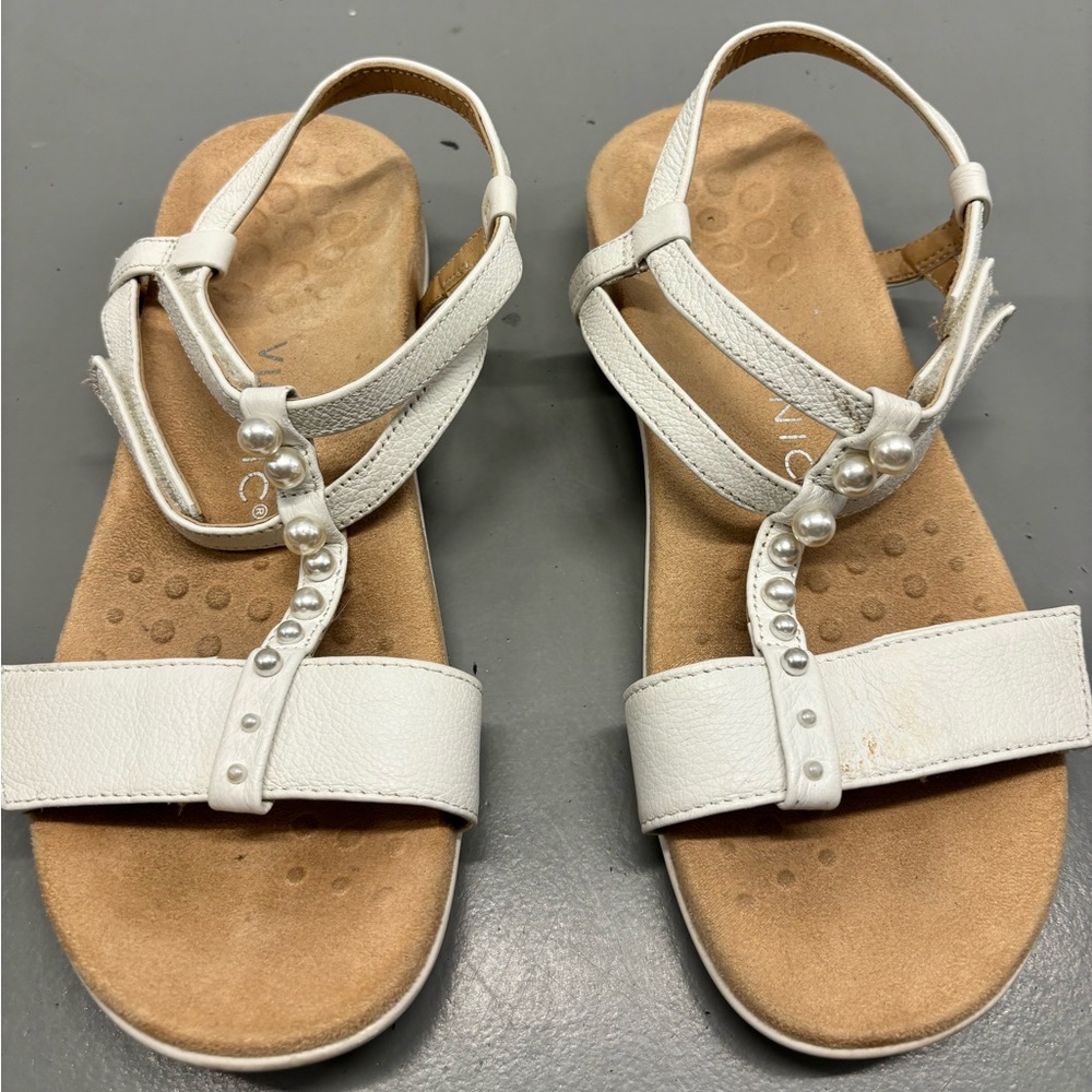 Vionic white sandals